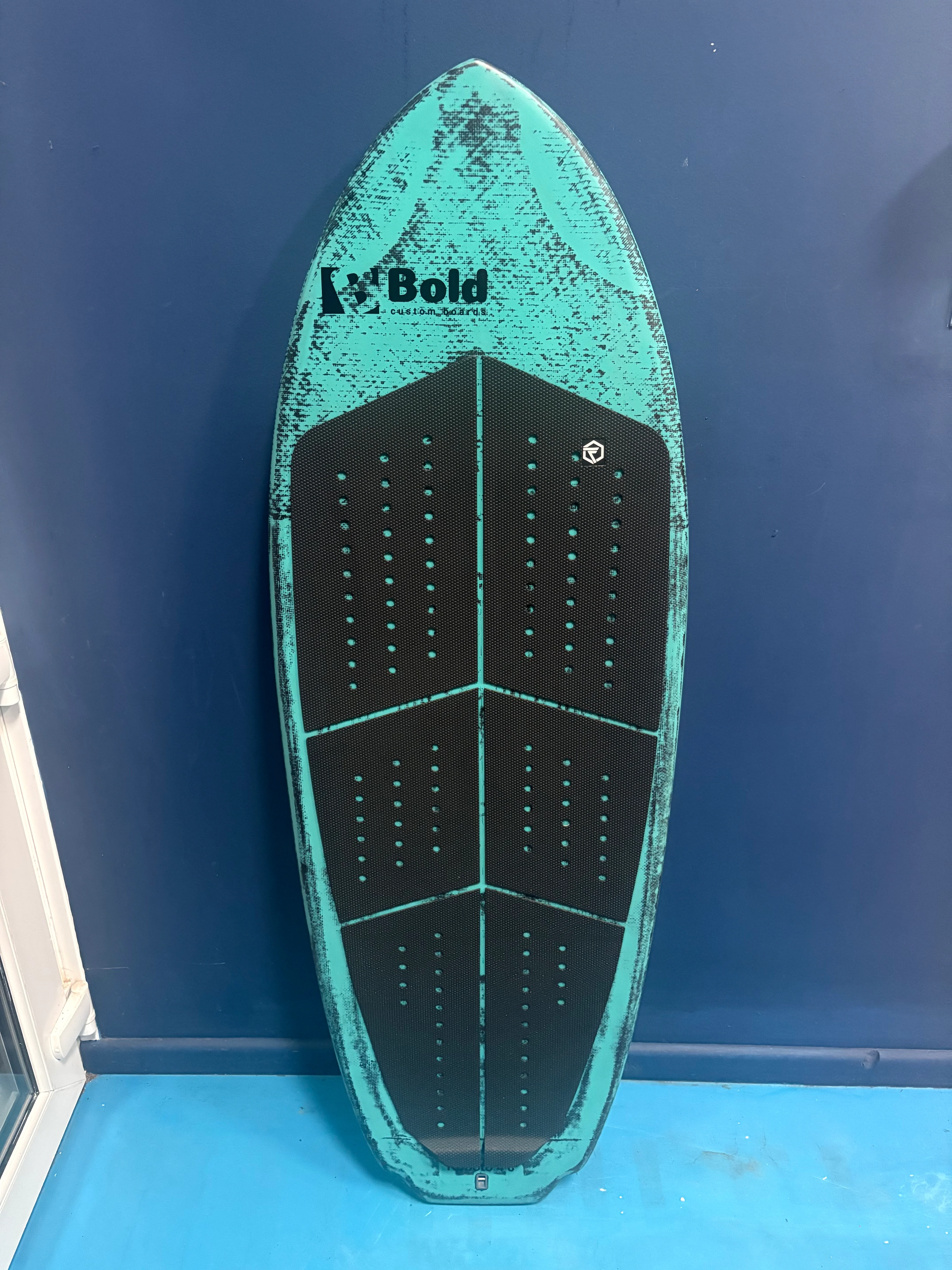 Bold Roboto Foil Drive Trench Board - Image 6
